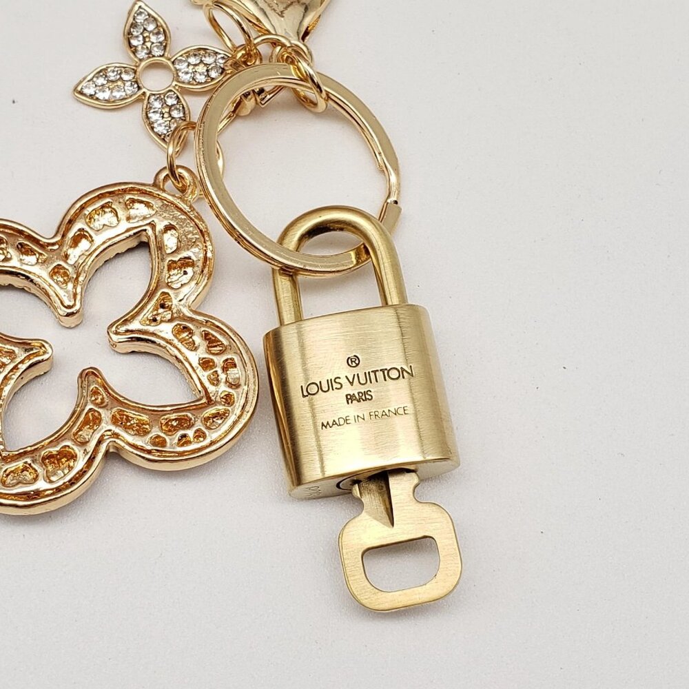 Authentic Louis Vuitton GoldLock & Key with Unbranded Clover Flower Charm - Picture 4 of 10